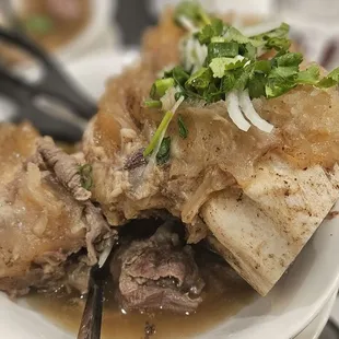 Large Oxtail Bowl (To Duoi Bo)  $18.00