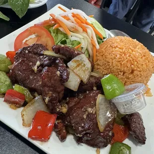 Bo Luc Lac Plate with tomato garlic rice