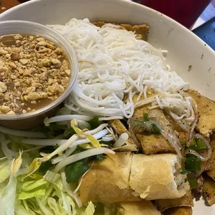 B2 - Bun Thit Nuong, Ga Nuong Cha Gio (Vegan)