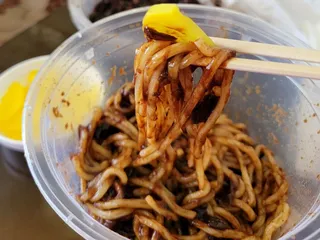 Lee Mangu Noodles