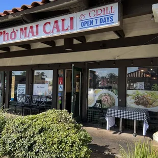 Welcome to an excellent Vietnamese restaurant!