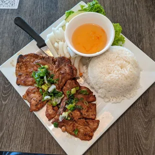 Bbq pork cho rice plate