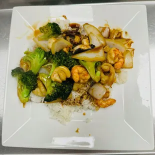 Shrimps fried rice, Shrimps Teriyaki noodle, beef fried rice, Tofu fried rice, chicken Teriyaki with Yakisoba noodle