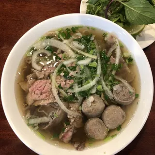 01. Combination Beef Noodle Soup