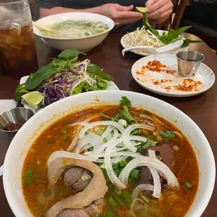 "Bún bò Huế"
