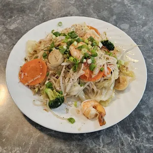 Dry Noodles with Seafood