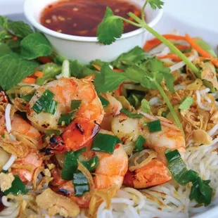 Bún Tôm Nướng - Vermicelli with Grilled Shrimp