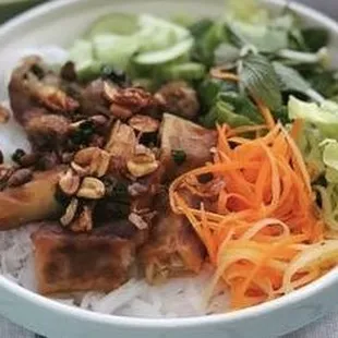 Bún Chả Giò - Vermicelli with Eggroll