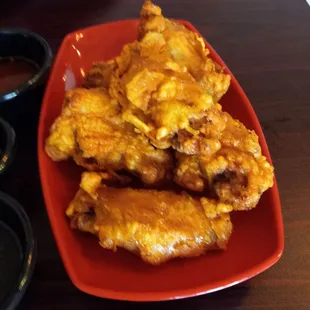 Appetizer - Fried chicken wings served with a sweet chili sauce