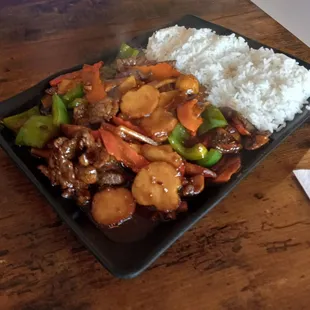Beef in Garlic Sauce with White Rice ($13.75)