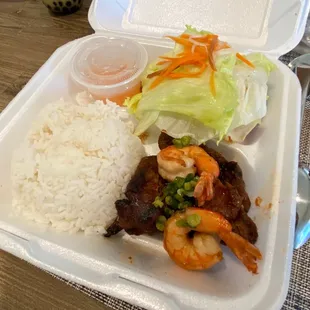 Not enough meat. More salad and rice and less protein. Cheap!