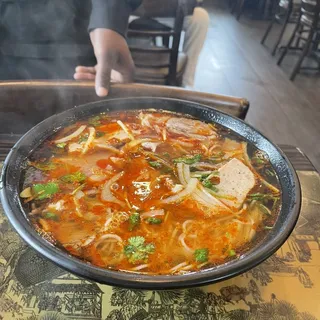 Spicy Beef Noodle Soup (Bun Bo Hue)