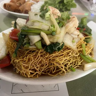Crispy seafood noodles