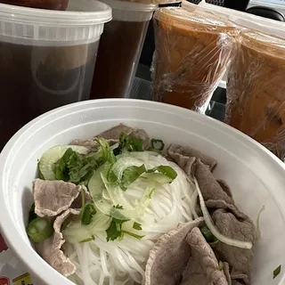 3. Rare Steak Soup & Beef Balls
