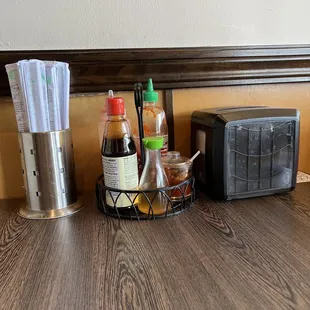 Utensils / Condiments / Napkins