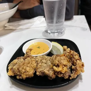 Popcorn chicken and their pork bun is yummy for a starter!