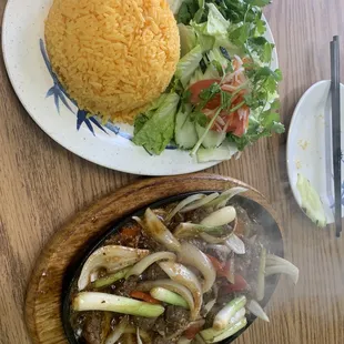 What comes with shaken beef