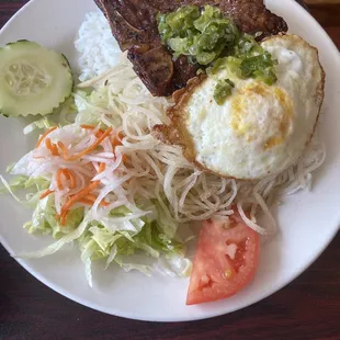 Steamed rice with grilled pork chop