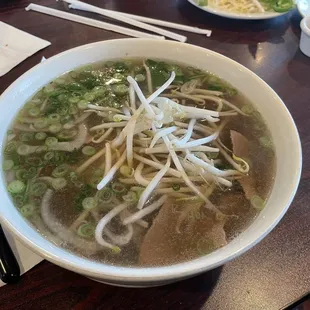 Pho tai