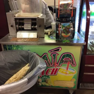 Making the sugar cane drink. (FRESH)