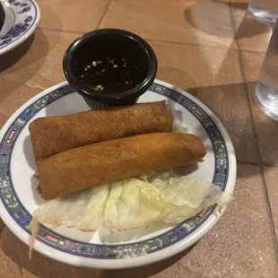Crispy egg rolls (2 pieces)