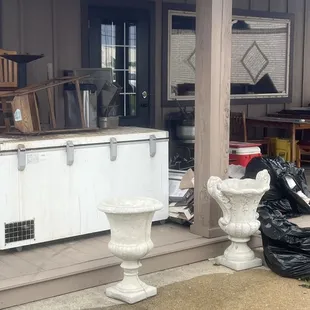 Came here. To eat. With my dad. I don't see where they were remodeling. Oh well. Bummer.