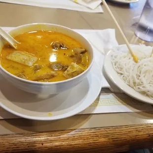 Chicken Curry w/ rice noodles