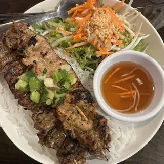 V5. Bun Dac Biet Bowl