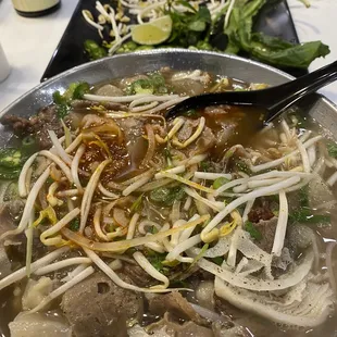 P2. Rare beef noodle soup (Large)