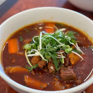 Beef stew w/egg noodle