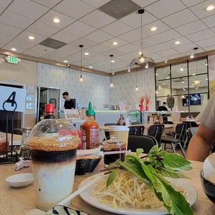 Cloud coffee and spring roll