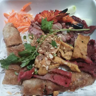 B6. Combination Noodle Bowl