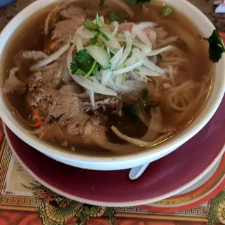 Pho Dac Biet (Combo beef noodle soup )