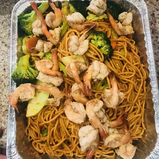 Spicy Garlic Noodle with Seafood and Vegetable