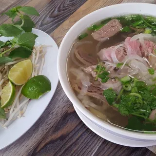 1. Special Noodles Soup (House Special Pho)