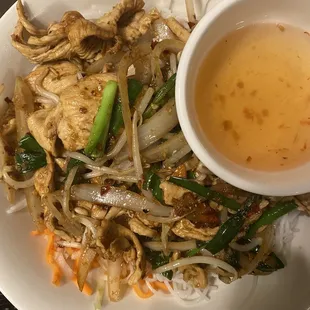 Lemongrass vermicelli platter with chicken