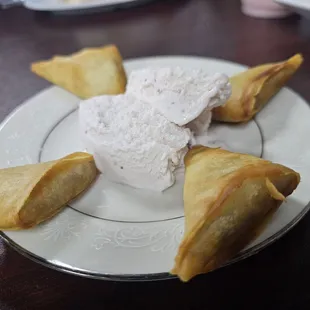 New item: fried banana wrapped in wonton w strawberry ice cream