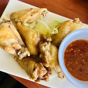 food, chicken wings and fried chicken