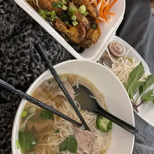 Pho, Deep Fried Chicken Wings (7 Pieces)