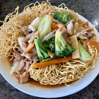 X8. Crispy Egg Noodle Stir Fry Combination