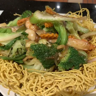 X9. Crispy Egg Noodle Stir Fry with Seafood