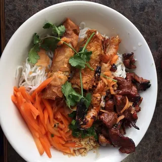 X10. Vermicelli Stir Fried with Beef and Red Onion