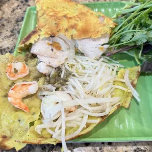 Bánh xèo, Southern style with mung bean.