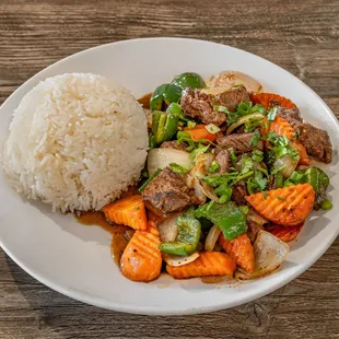 Cơm bò lúc lắc- Shaken beef over rice