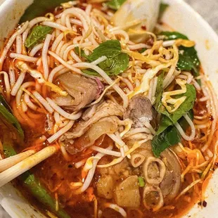 Peep that little pig feet.