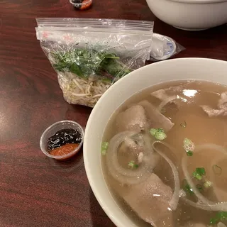 P05. Eye Round Steak, Brisket, and Flank Noodles Soup