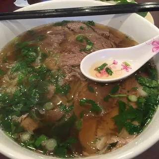 P07. Brisket and Flank Noodles Soup