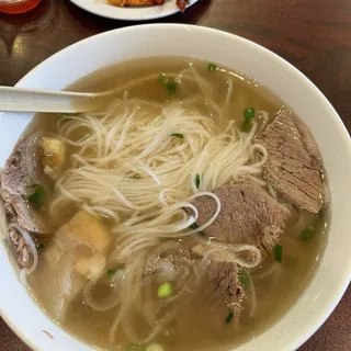 P09. Brisket and Tendon Noodles Soup