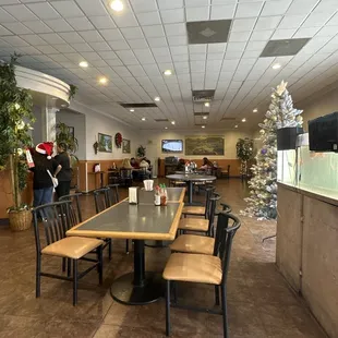 Spacious and quiet. Great place to eat. Fast service!