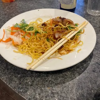 P3. Garlic Noodles with Shaken Beef